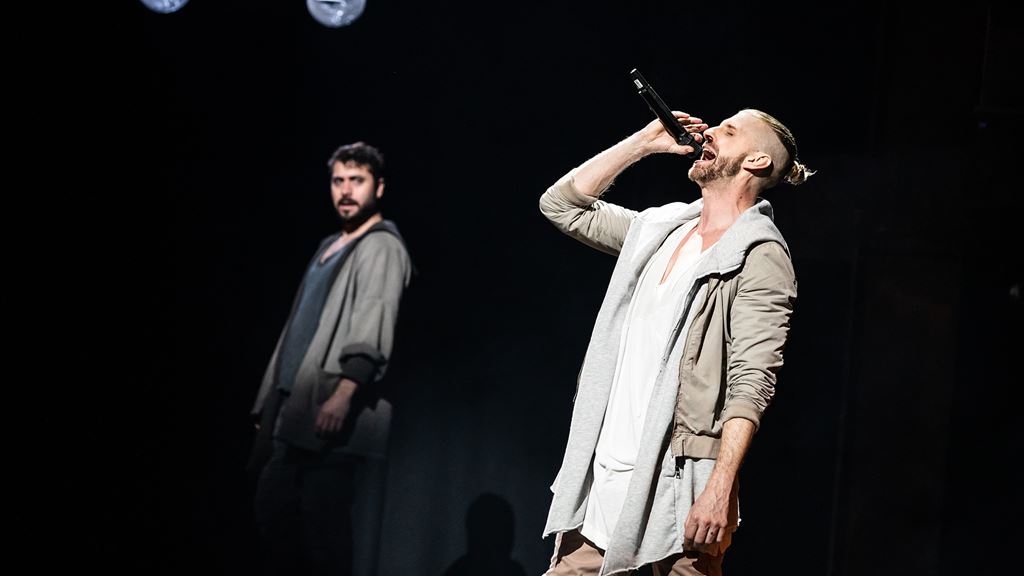 Aaron-LaVigne-and-Omar-Lopez-Cepero-in-the-North-American-Tour-of-JESUS-CHRIST-SUPERSTAR.-Photo-by-Matthew-Murphy,-Evan-Zimmerman